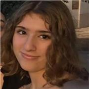 Soy Claudia, estudiante de 1º de carrera (violín), y siempre me ha apasionado el inglés. Quiero ayudar a estudiantes a amarlo.